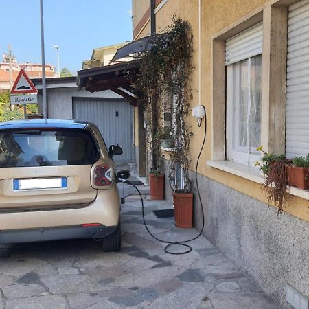 Le Camere Di Sabrina Con Bagno In Camera Sarzana Luaran gambar