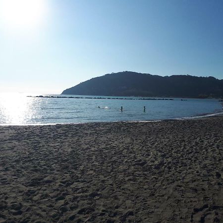 Le Camere Di Sabrina Con Bagno In Camera Sarzana Luaran gambar