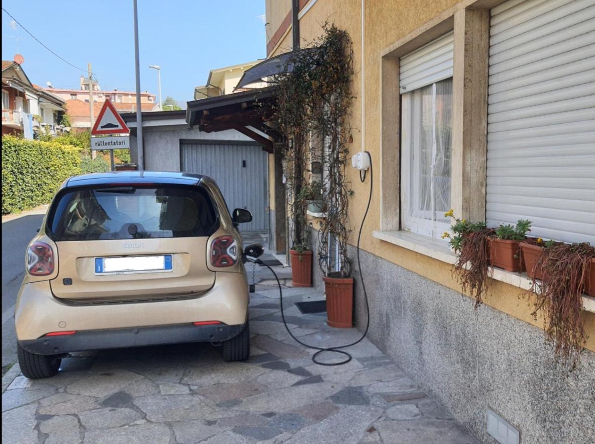 Le Camere Di Sabrina Con Bagno In Camera Sarzana Luaran gambar