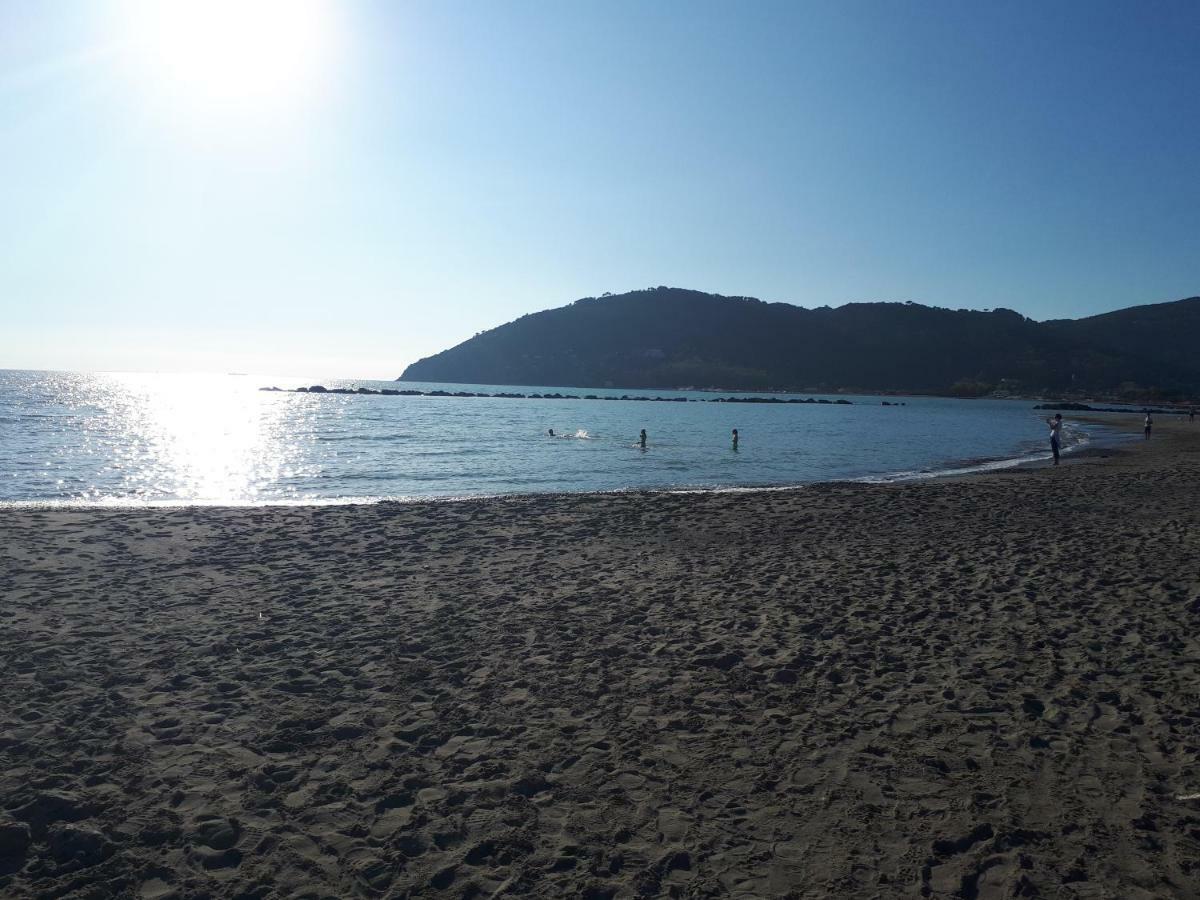 Le Camere Di Sabrina Con Bagno In Camera Sarzana Luaran gambar